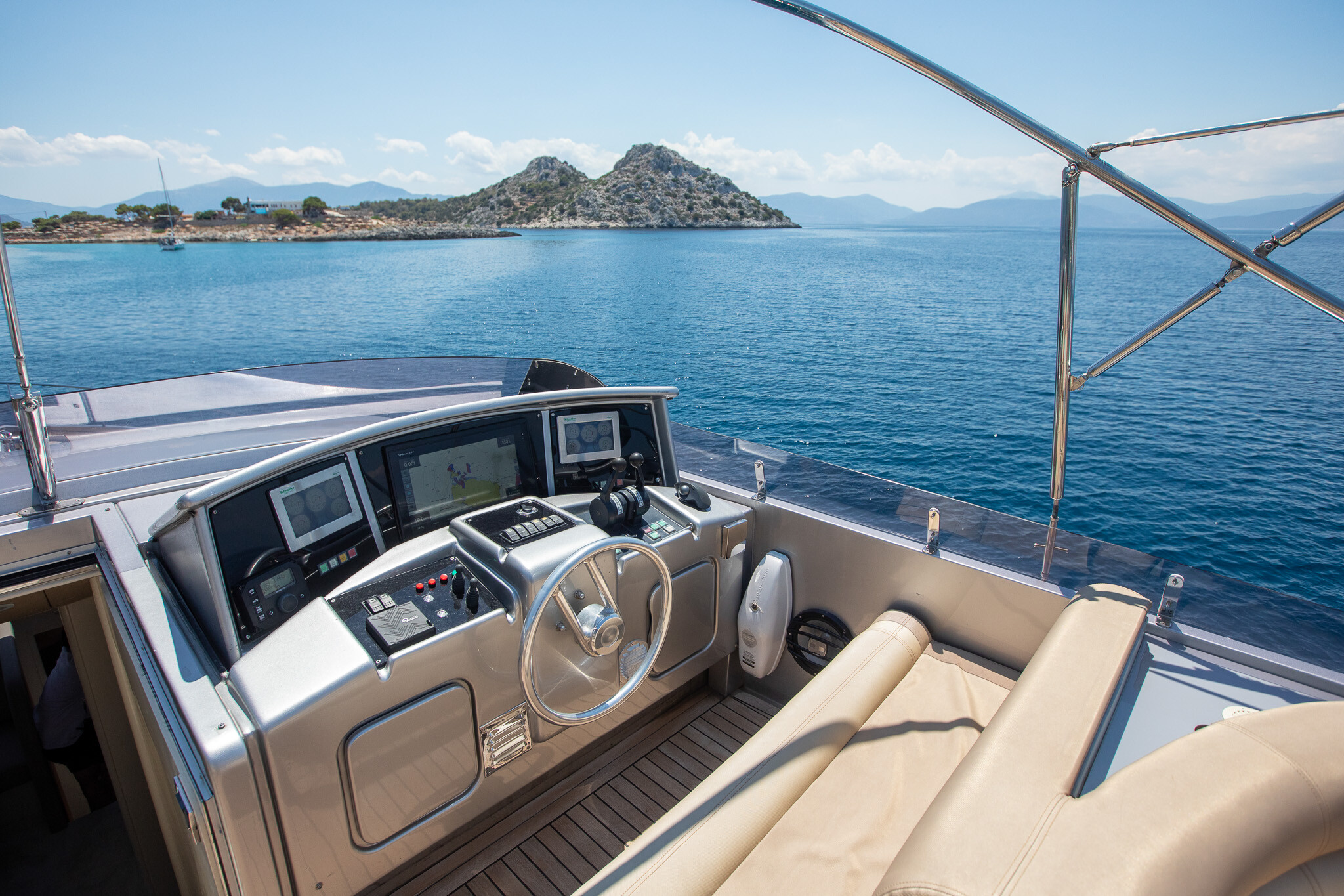 Motor yacht outlet andromeda